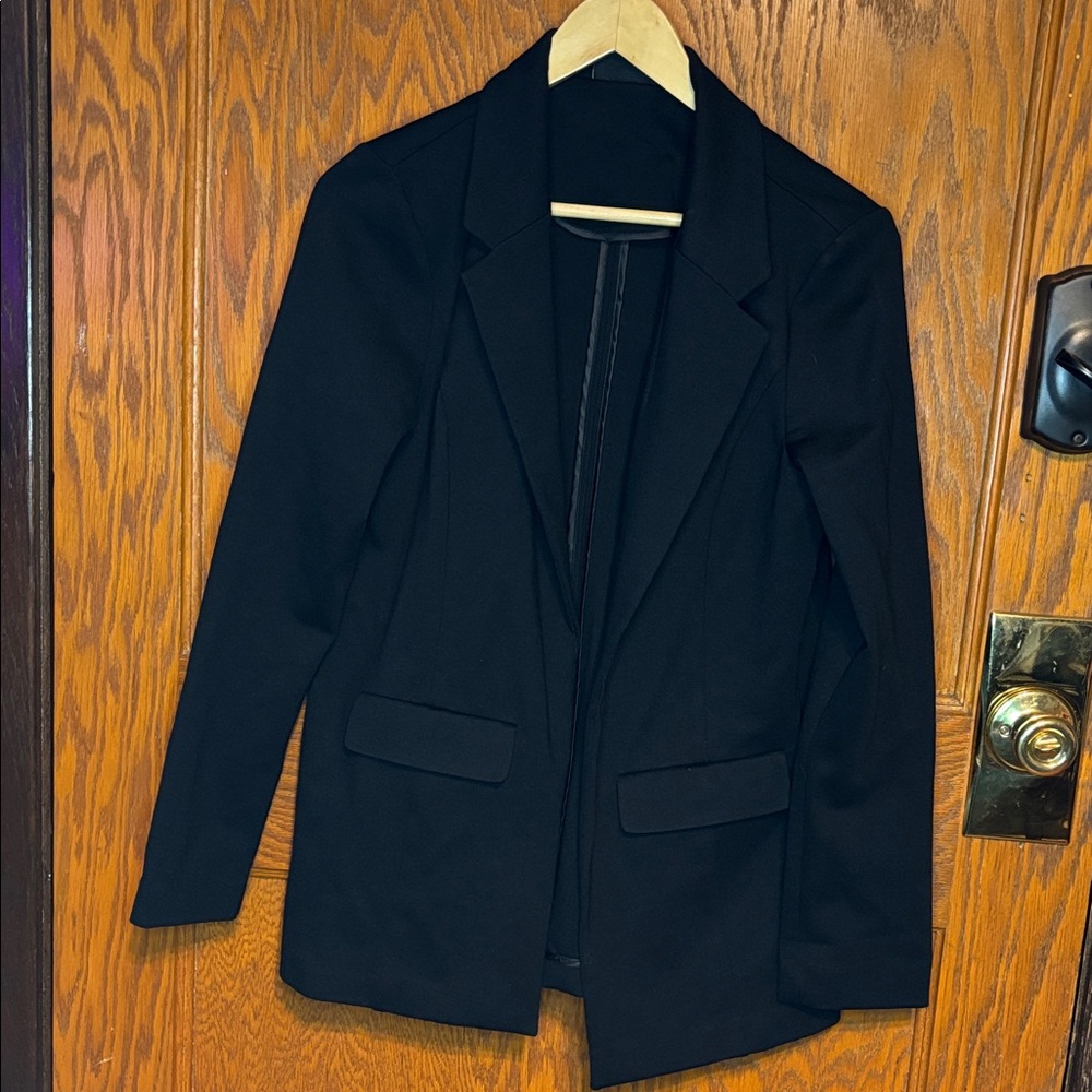 Elegant Women's Black Blazer